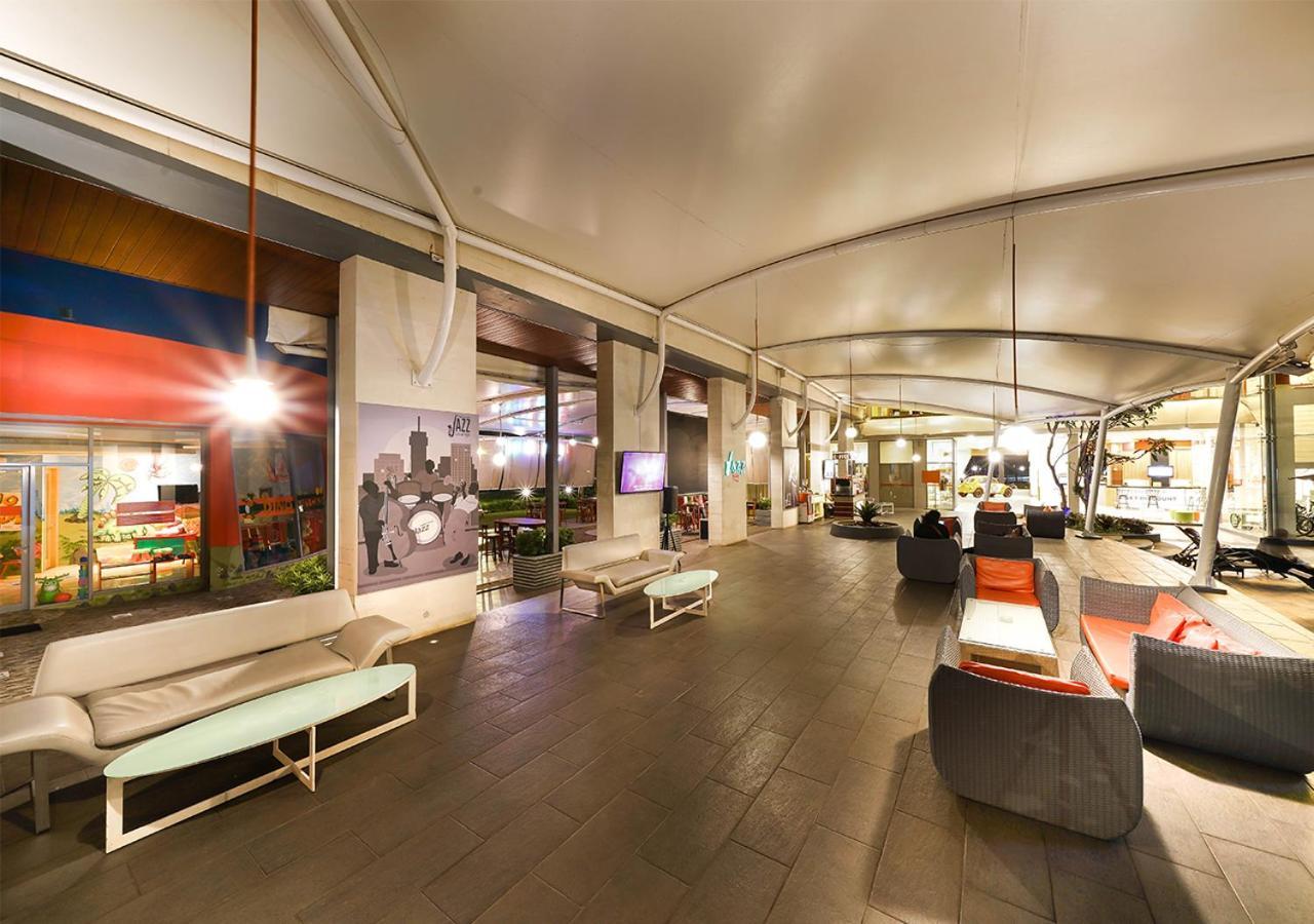 Harris Hotel Sentul City Bogor Exteriér fotografie