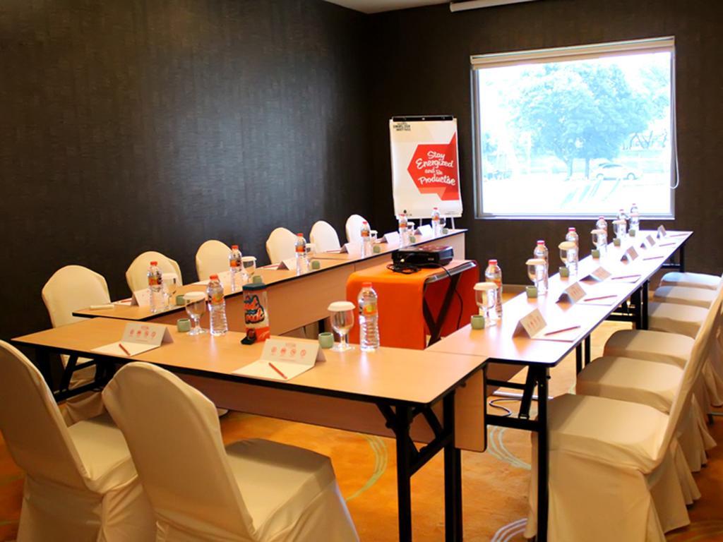 Harris Hotel Sentul City Bogor Exteriér fotografie