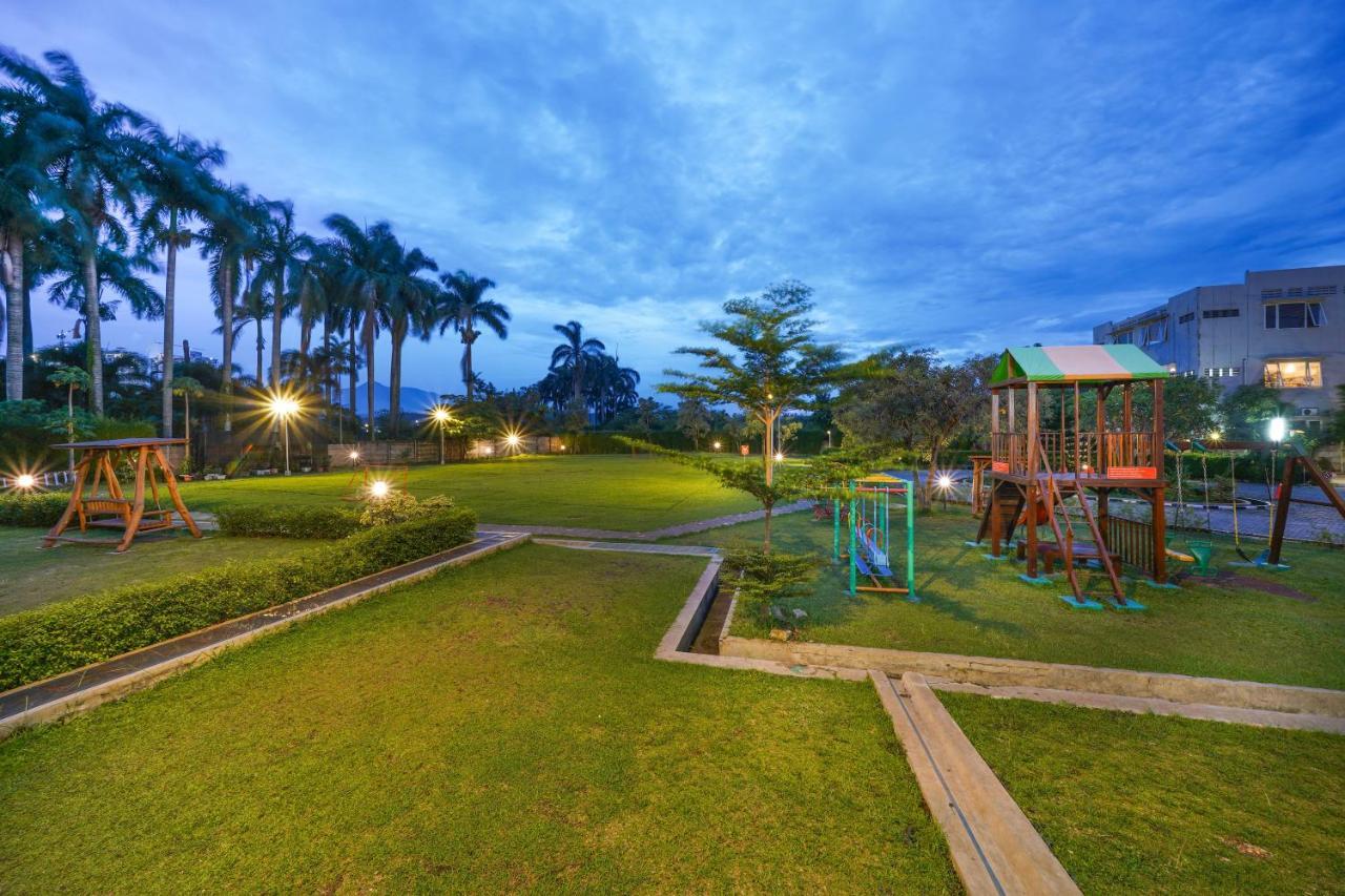 Harris Hotel Sentul City Bogor Exteriér fotografie